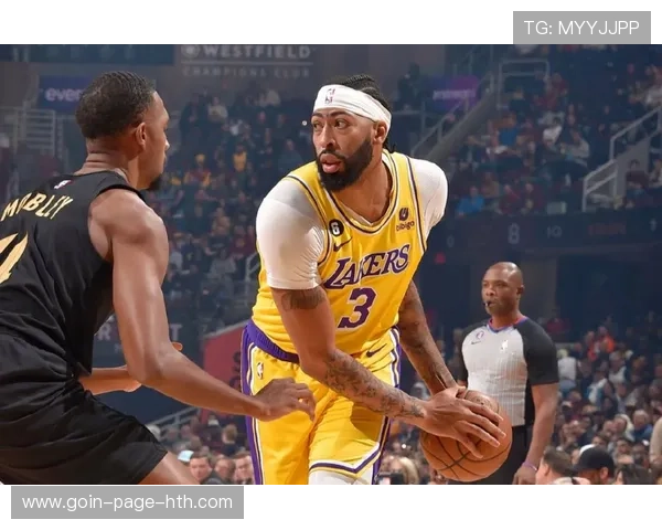 戴维斯伤病缠身，豪门争相出手，体能成为关键战场