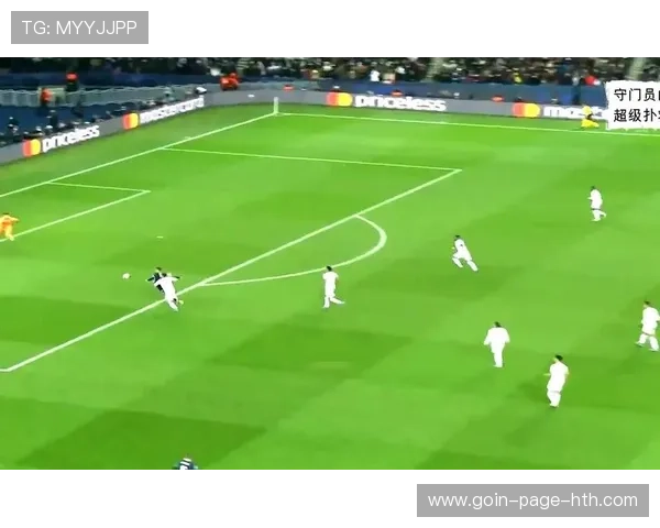 足球门将神奇双连扑震撼全场，解说直喊太离谱