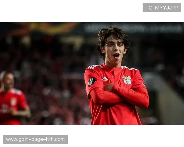 若昂·费利克斯更衣室自拍走红,球迷兴奋不已 若昂·费利克斯更衣室自拍走红,球迷兴奋不已