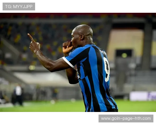 卢卡库远距离头槌破网，强力终结展现实力