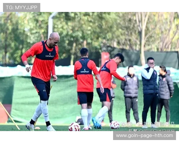 成都蓉城零罚分领跑，费利佩热身赛状态燃