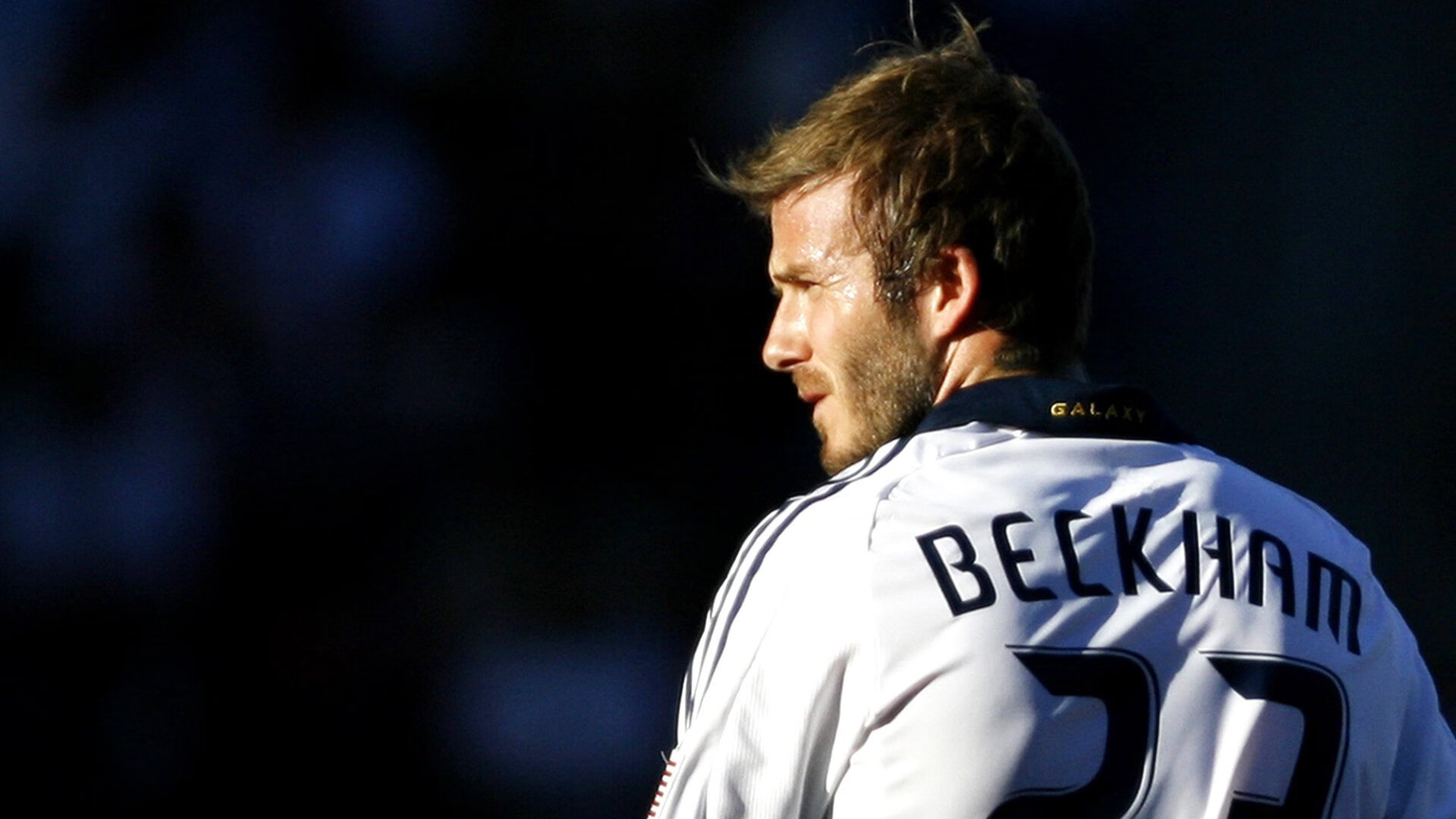 欧冠淘汰赛抽签仪式：多名传奇参与嘉宾抽签 增添仪式感